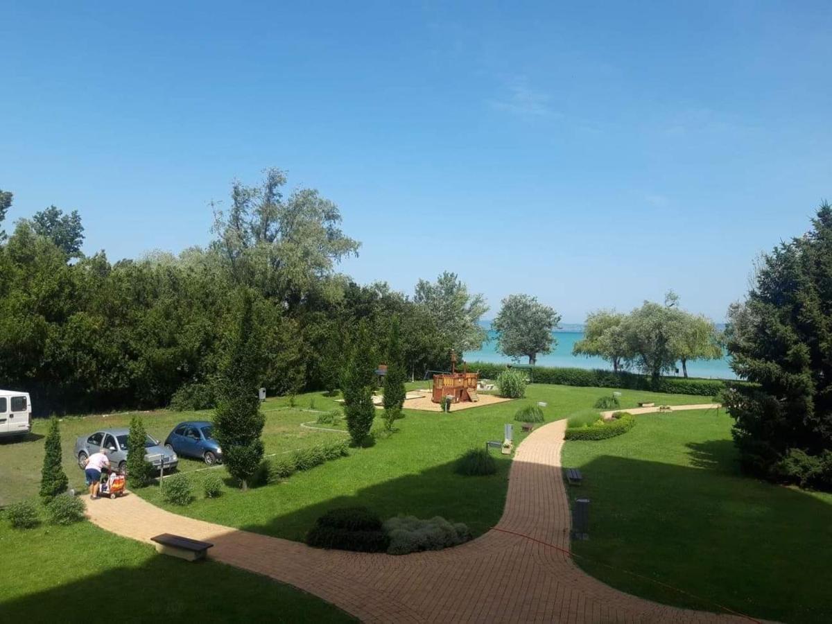 Kr Apartman Siófok Esterno foto