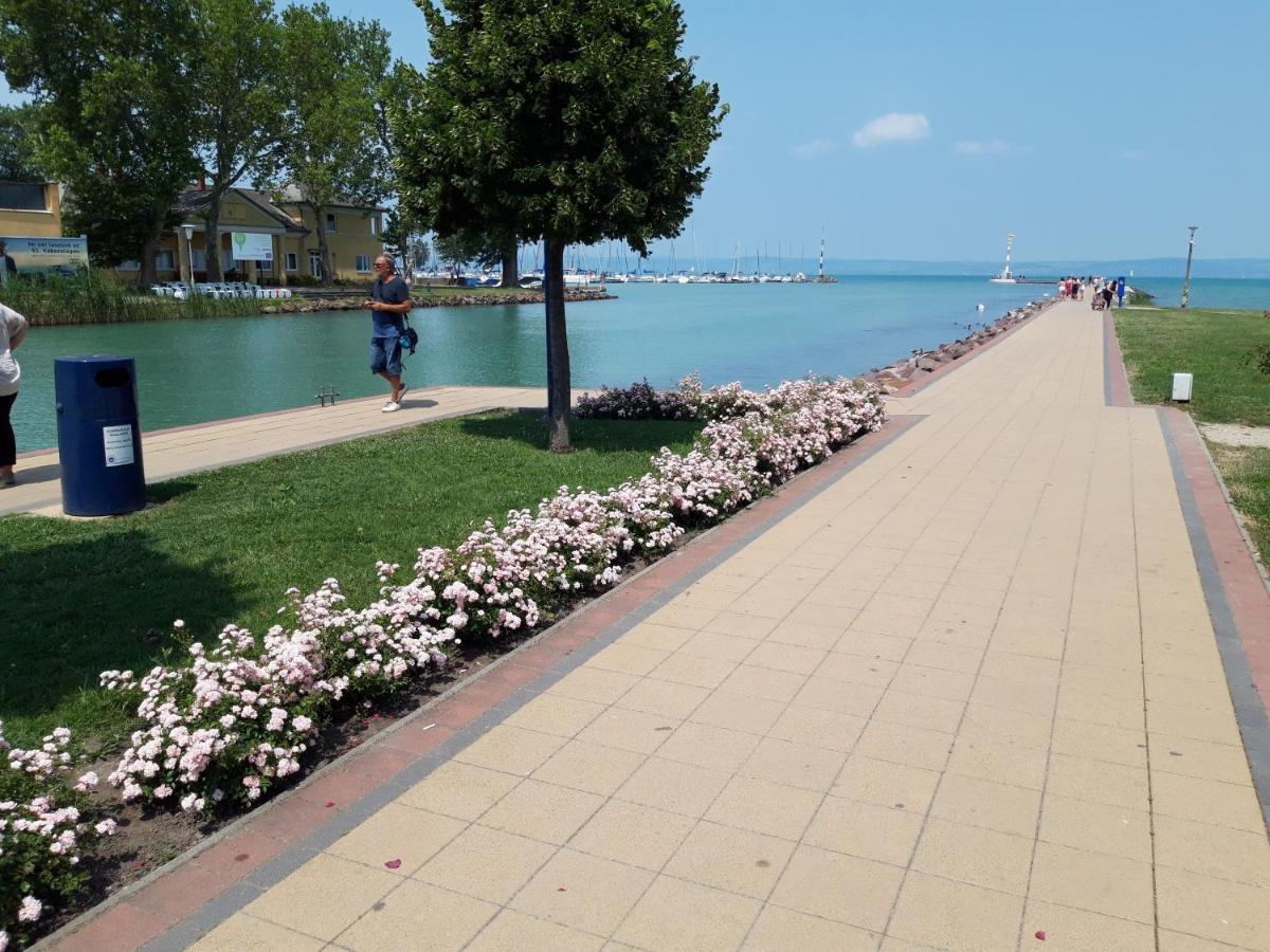Kr Apartman Siófok Esterno foto