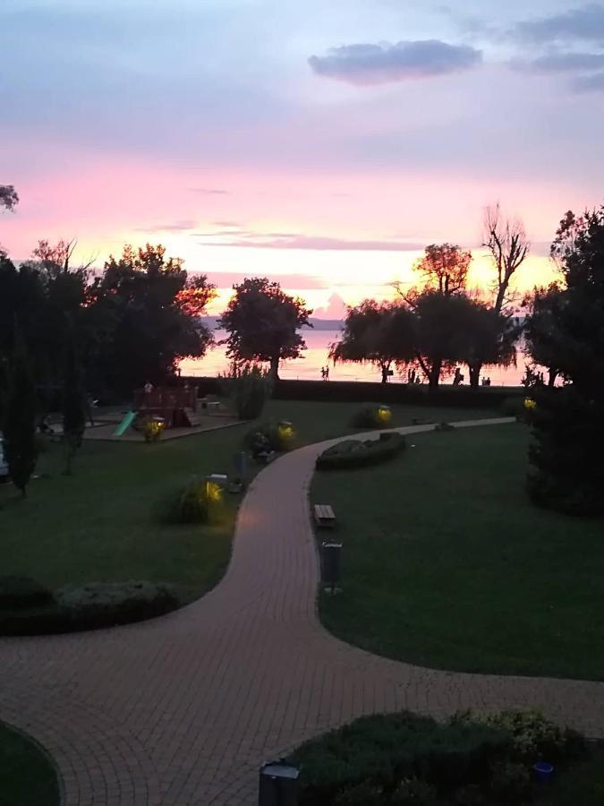 Kr Apartman Siófok Esterno foto